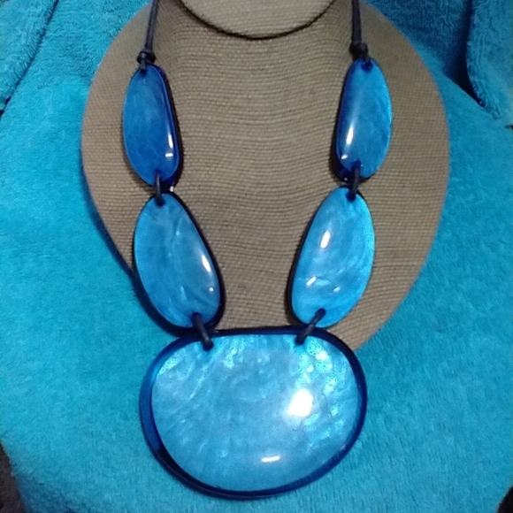 Jewelry - Elegant Huge Blue Statement Necklace on black cord vintage